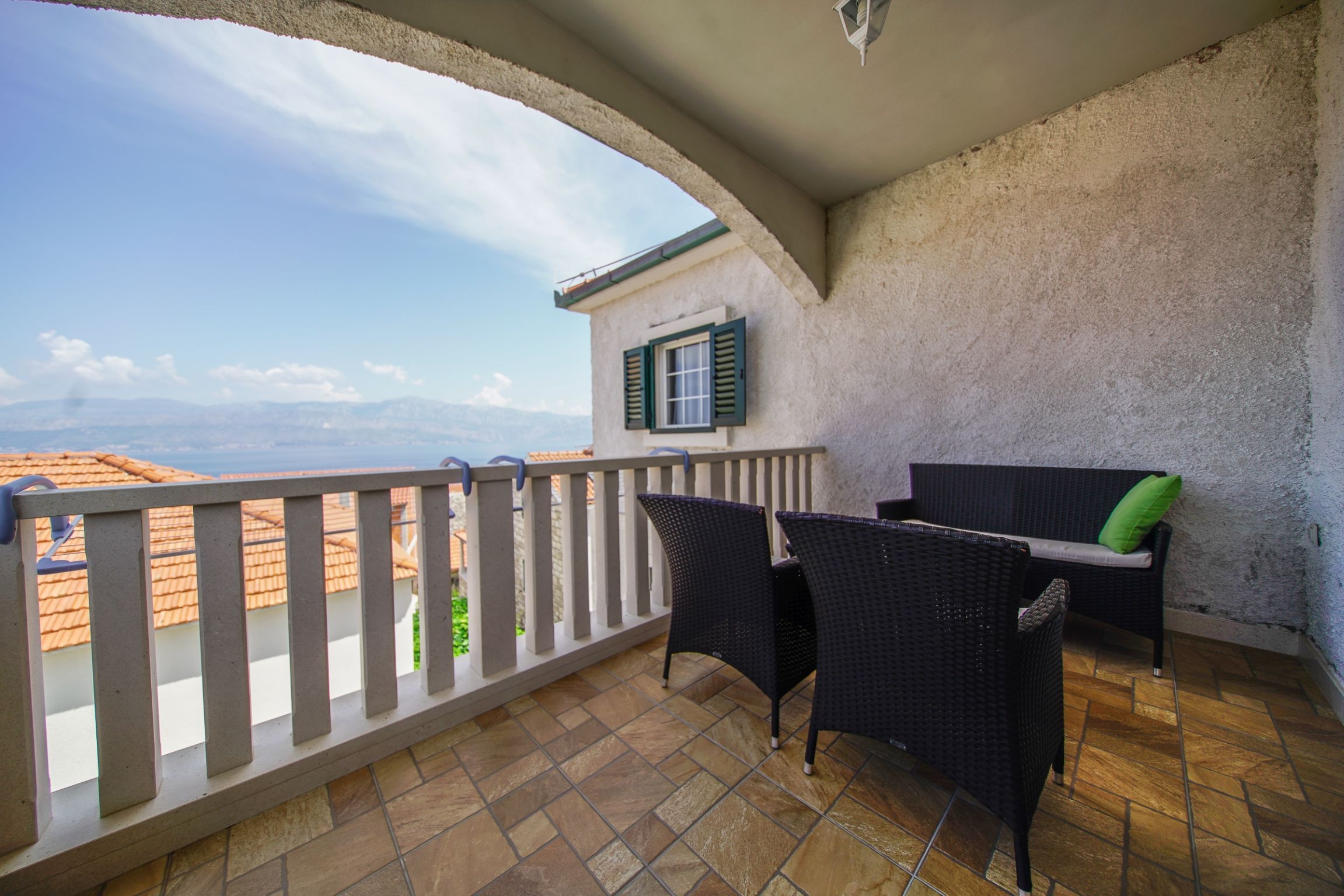 Three bedroom apartment with terrace and sea view Postira, Brač  A-b