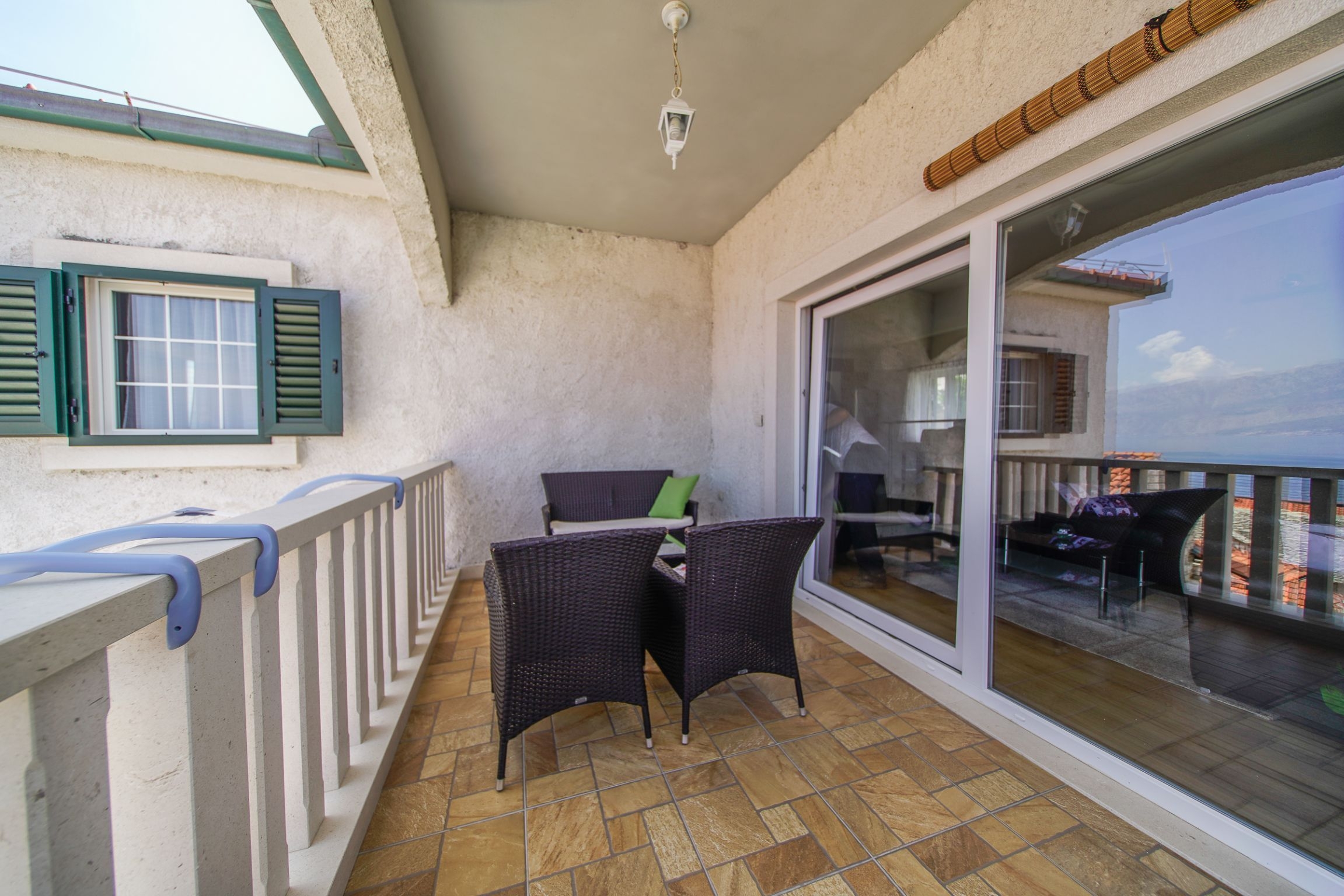 Three bedroom apartment with terrace and sea view Postira, Brač  A-b