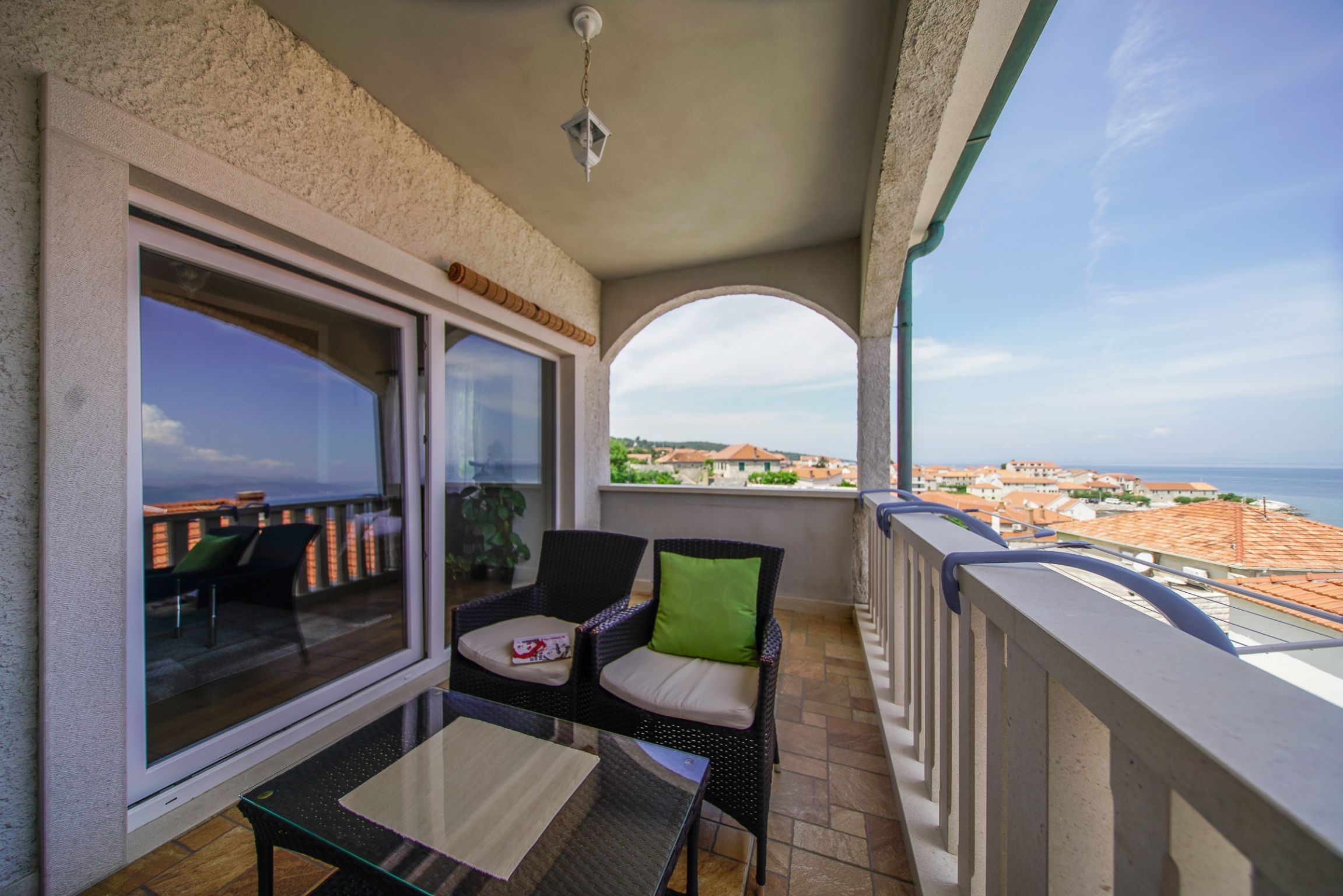 Three bedroom apartment with terrace and sea view Postira, Brač  A-b
