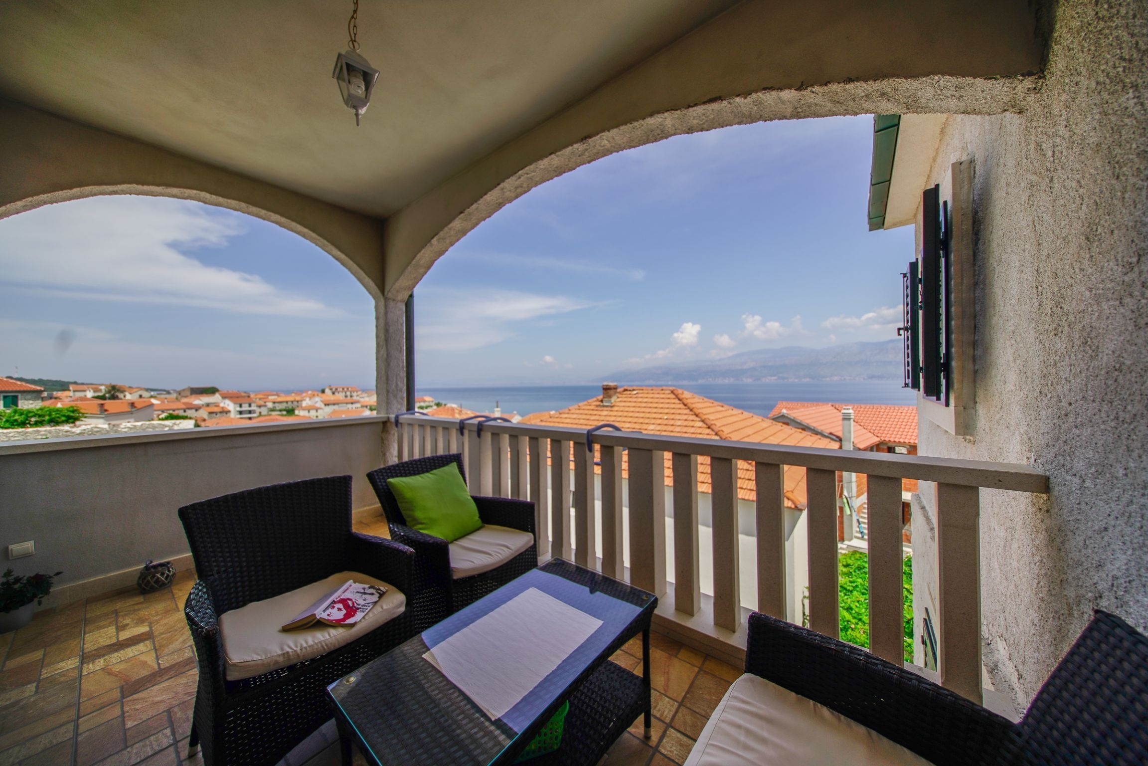 Three bedroom apartment with terrace and sea view Postira, Brač  A-b