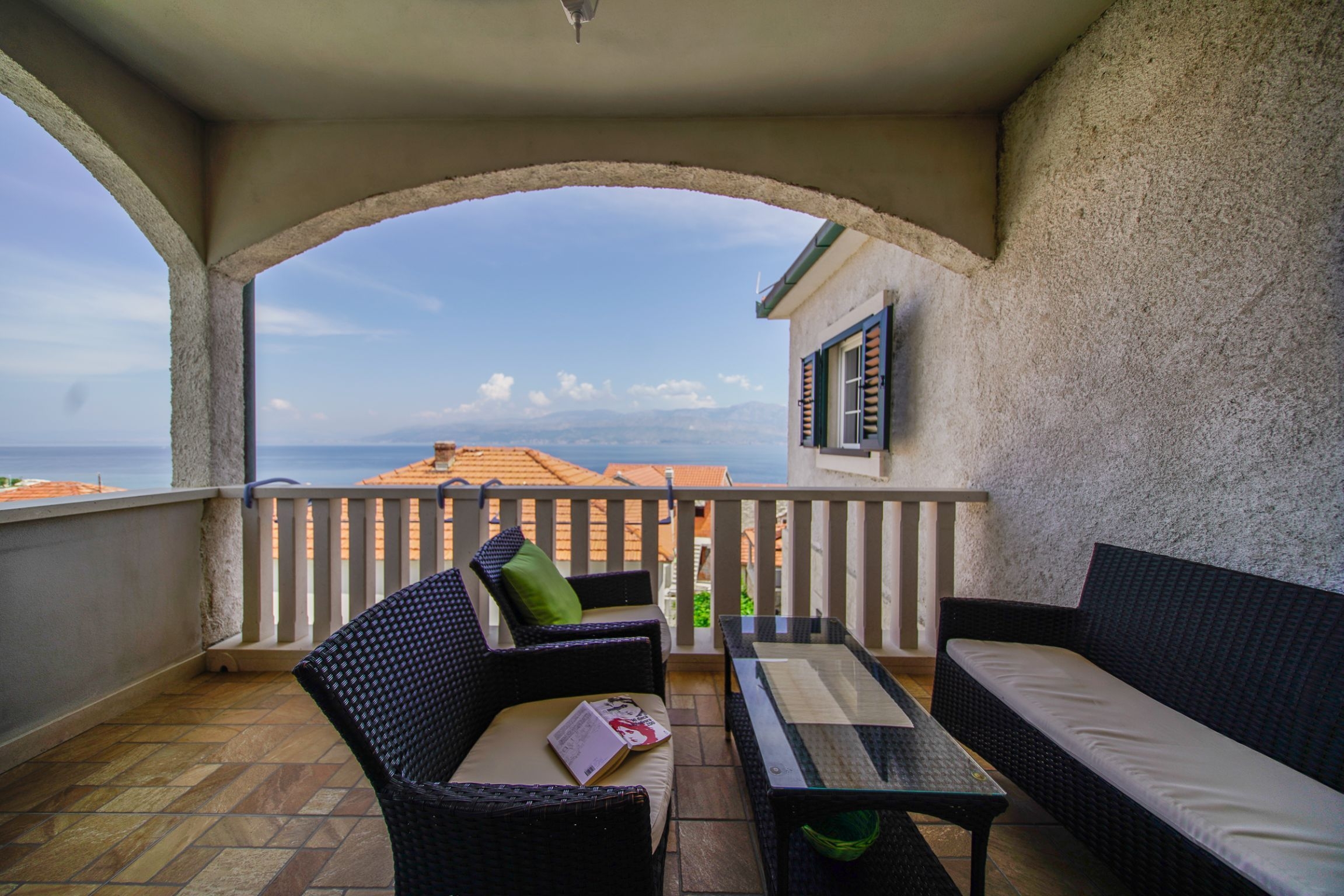 Three bedroom apartment with terrace and sea view Postira, Brač  A-b