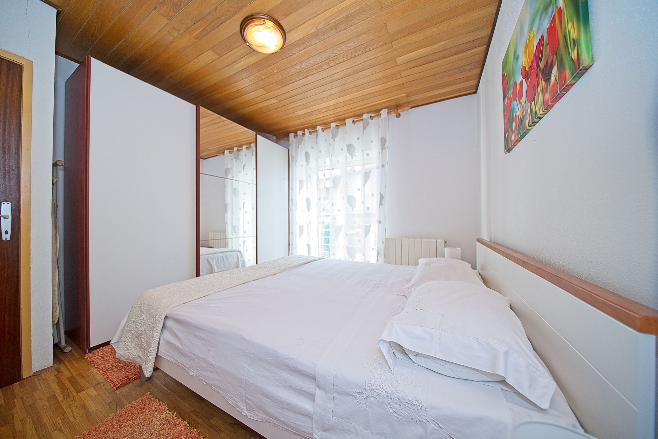 Three bedroom apartment near beach Postira, Brač  A-a