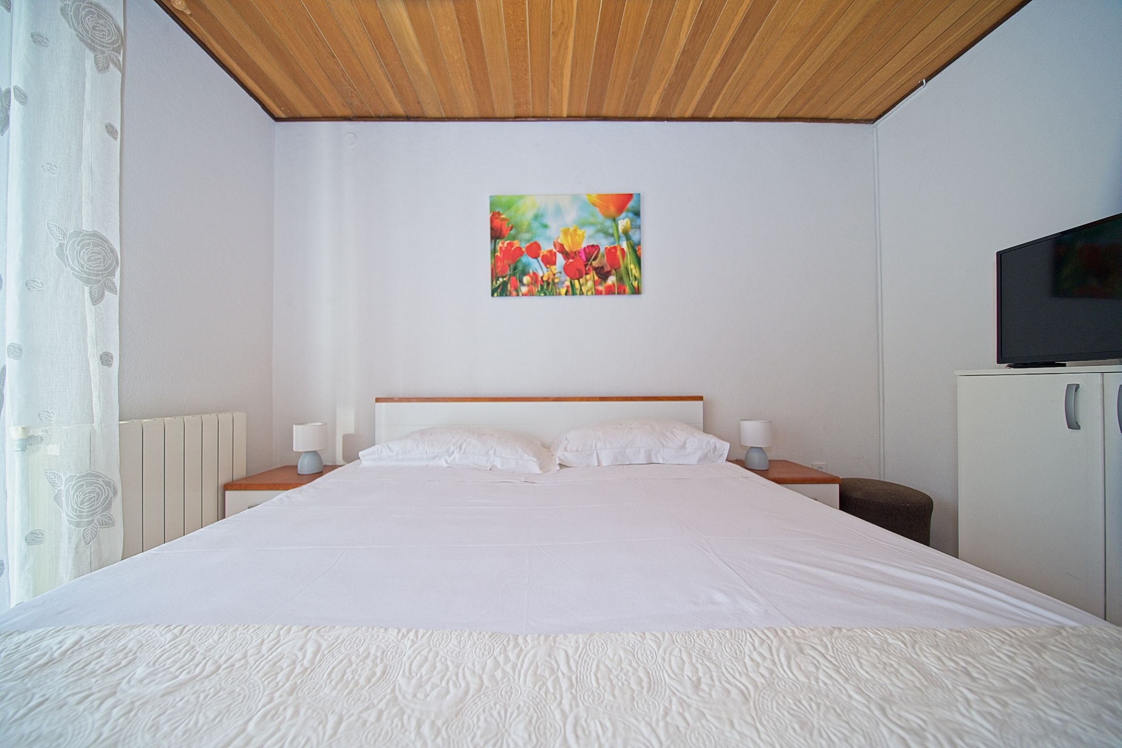 Three bedroom apartment near beach Postira, Brač  A-a