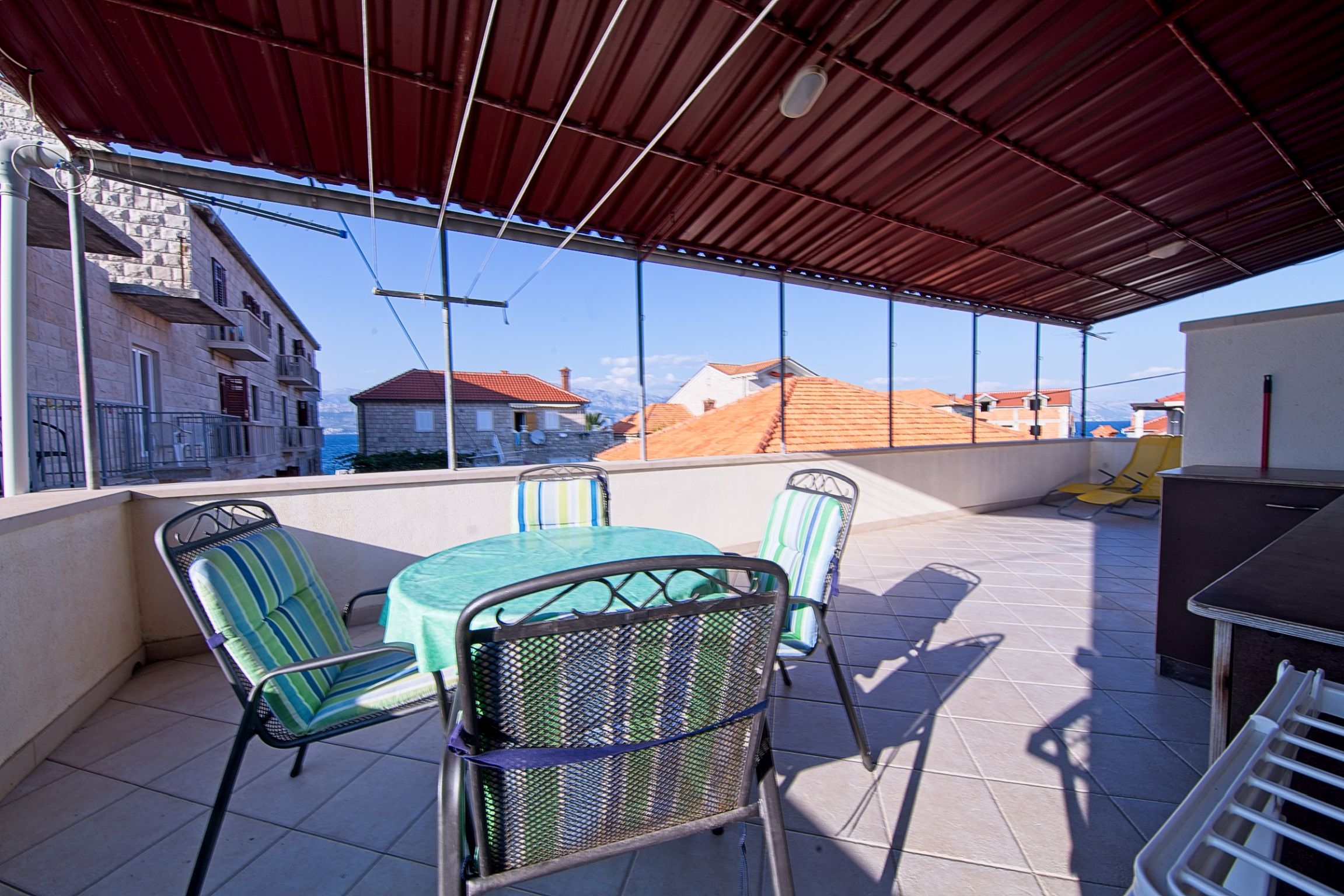 Three bedroom apartment near beach Postira, Brač  A-a