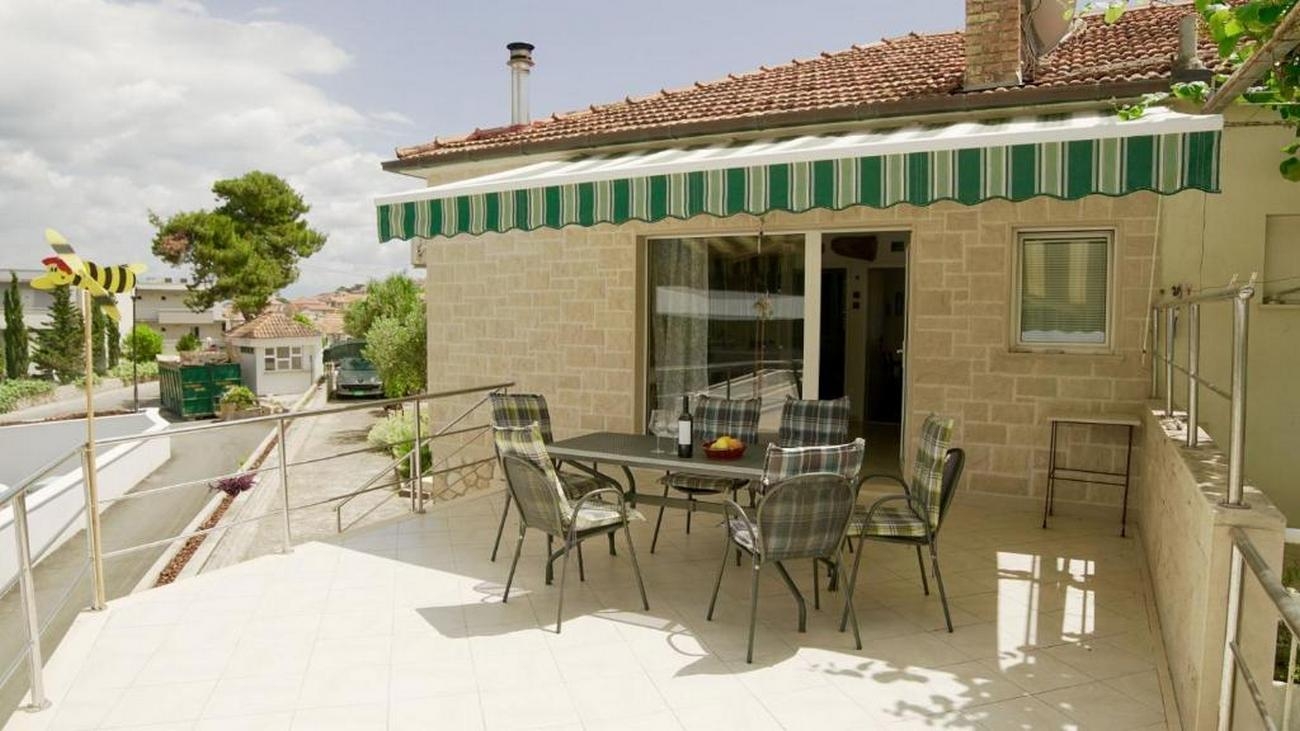 Two bedroom apartment with terrace and sea view Postira, Brač  A-a