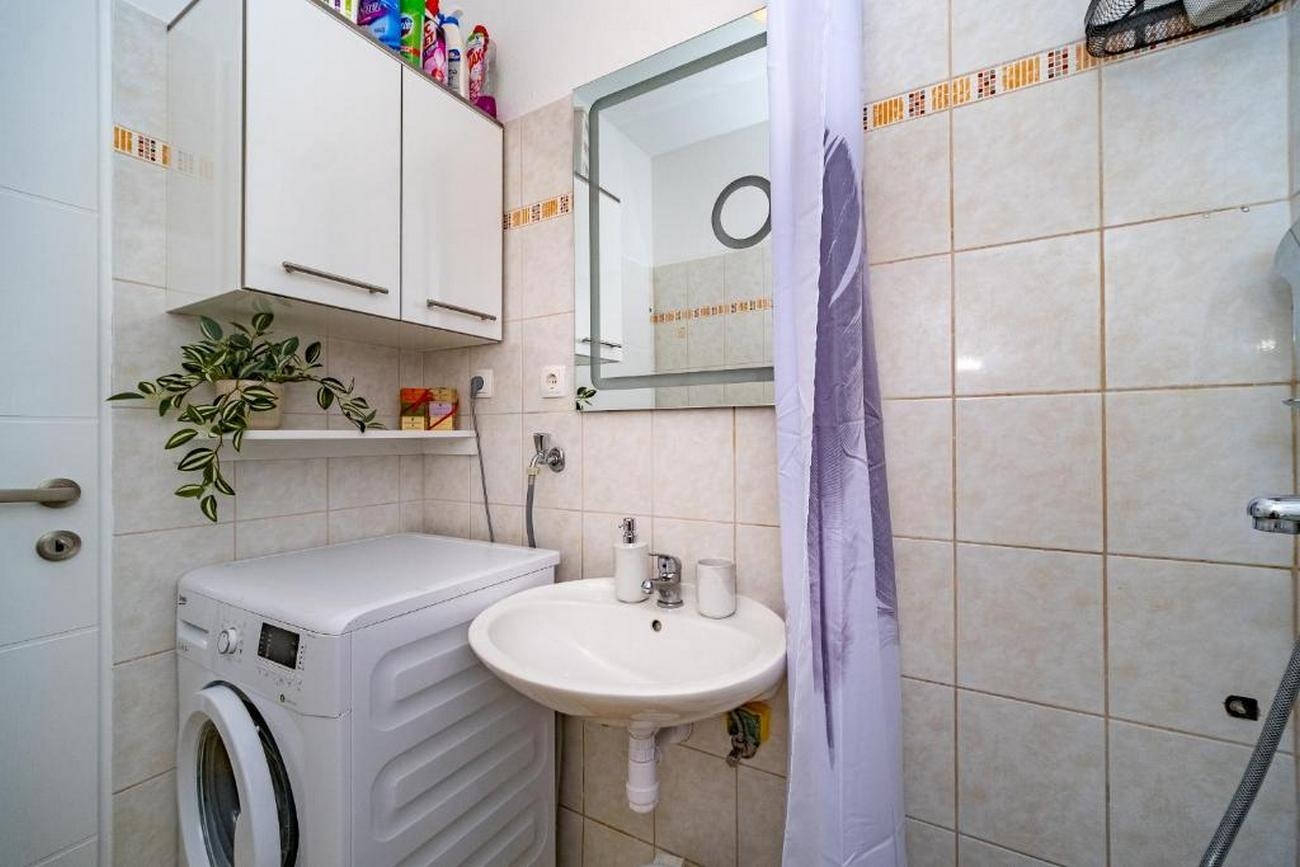 Two bedroom apartment with terrace Postira, Brač  A-a