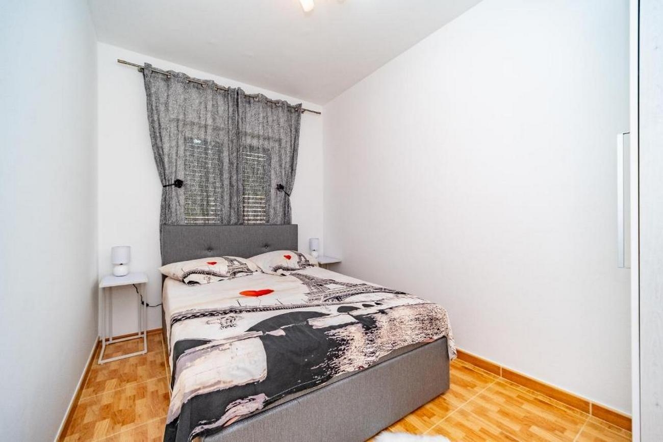 Two bedroom apartment with terrace Postira, Brač  A-a