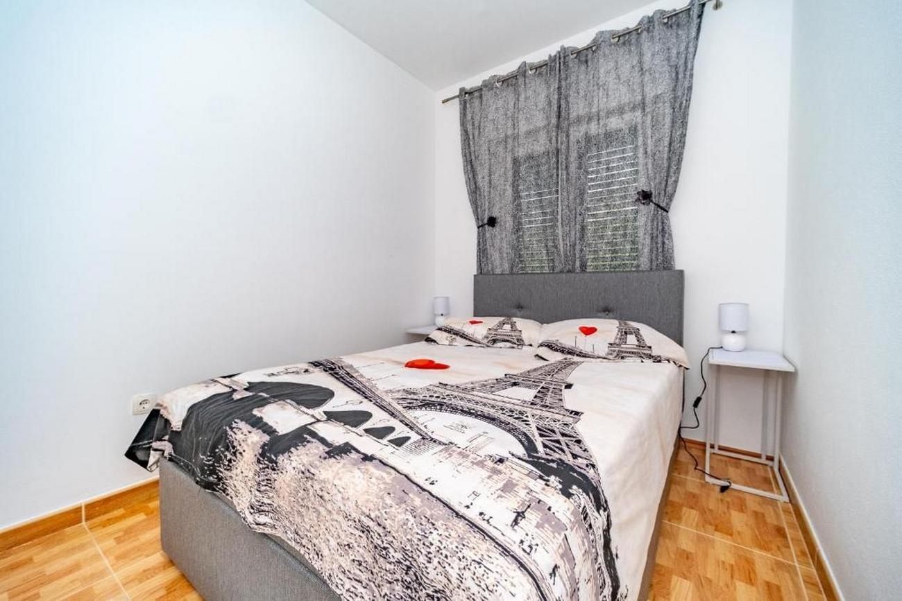 Two bedroom apartment with terrace Postira, Brač  A-a