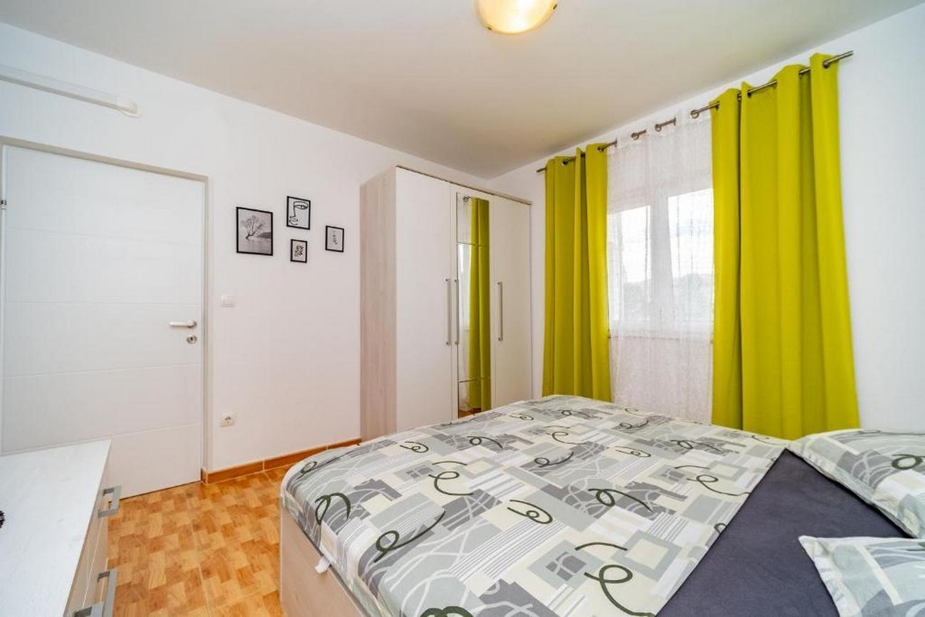 Two bedroom apartment with terrace Postira, Brač  A-a