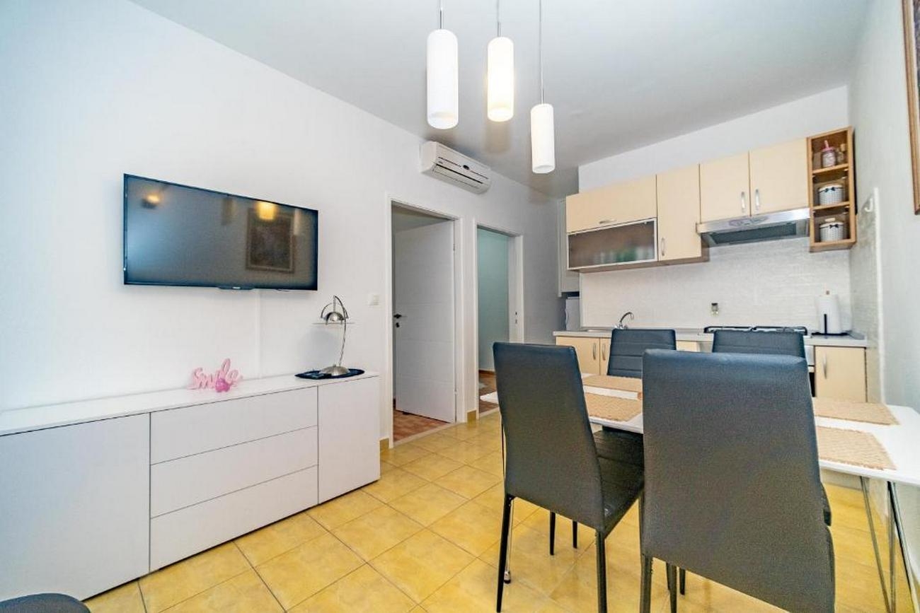Two bedroom apartment with terrace Postira, Brač  A-a