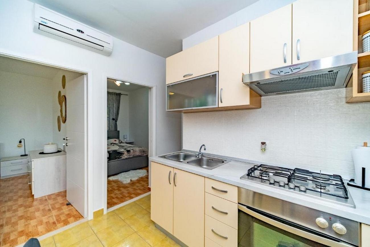 Two bedroom apartment with terrace Postira, Brač  A-a