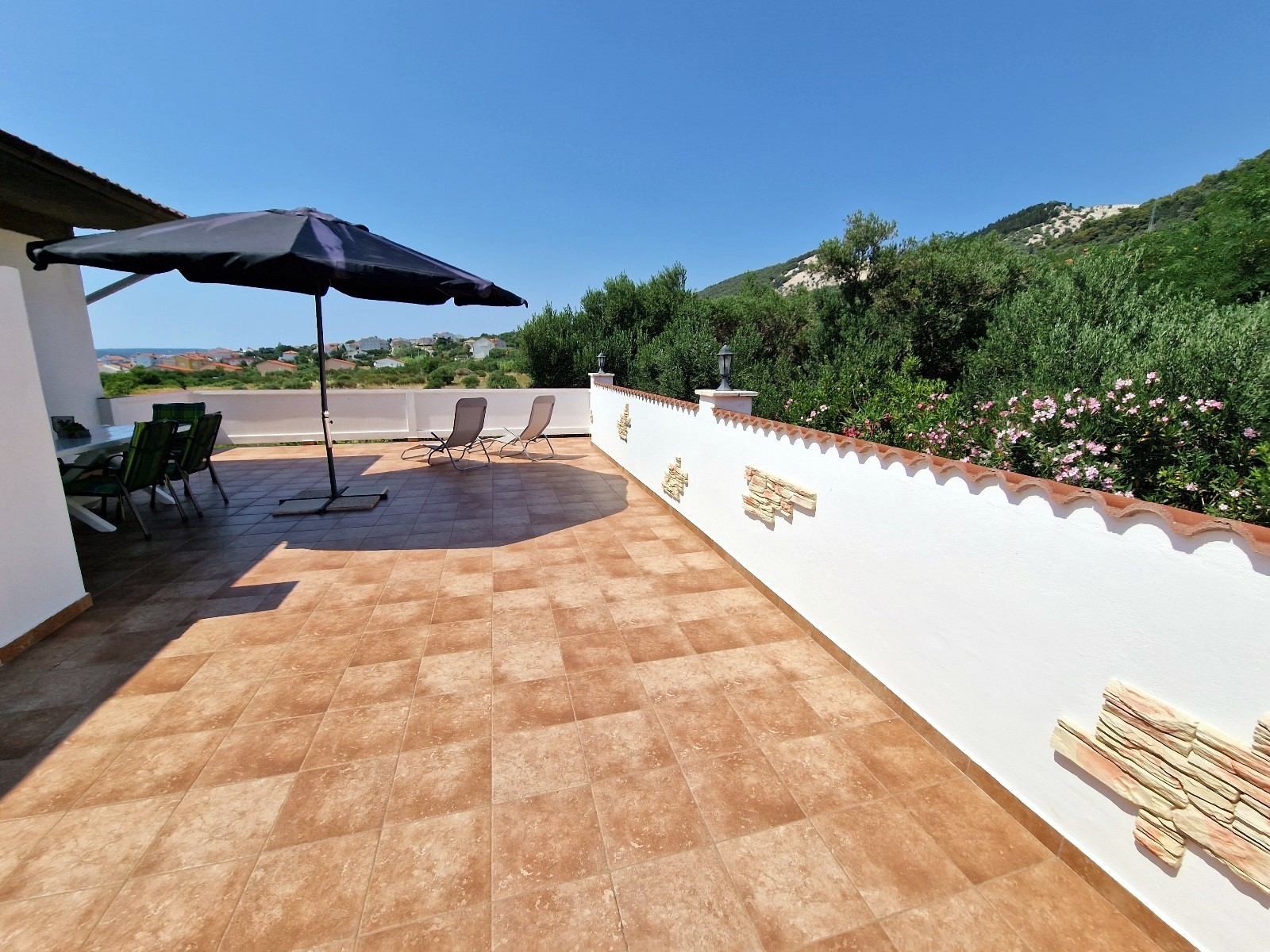 Two bedroom apartment with terrace and sea view Barbat, Rab  A-a
