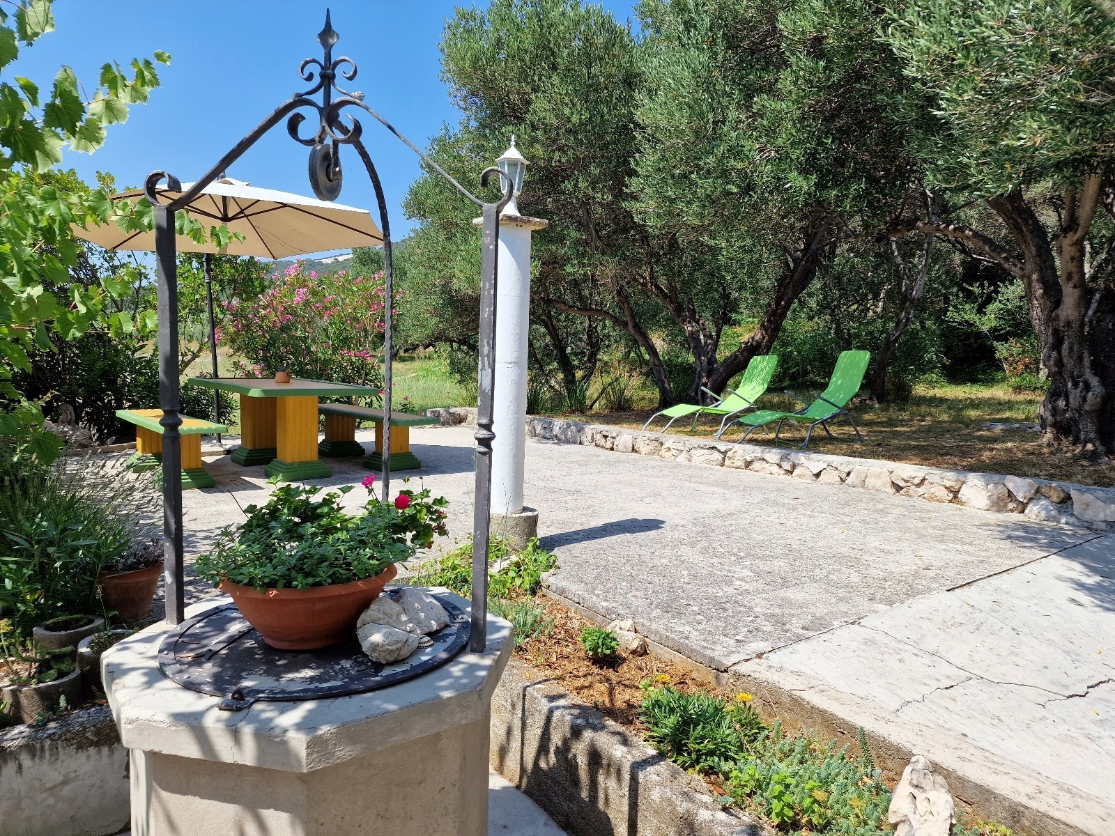 Studio flat with terrace Barbat, Rab (AS-22167-a)