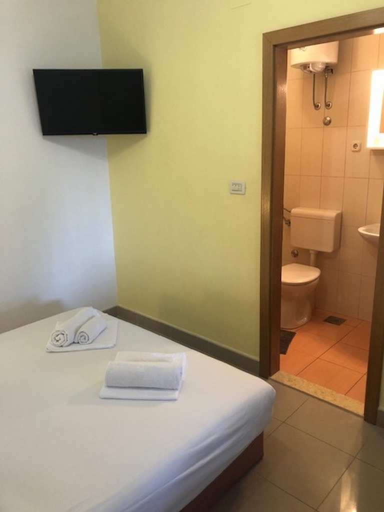 Studio flat with terrace Makarska  AS-b
