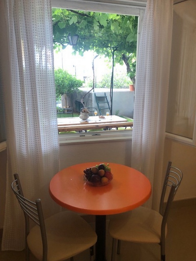 Studio flat with terrace Makarska  AS-b