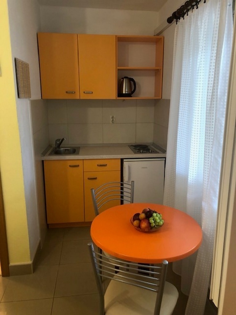 Studio flat with terrace Makarska  AS-b