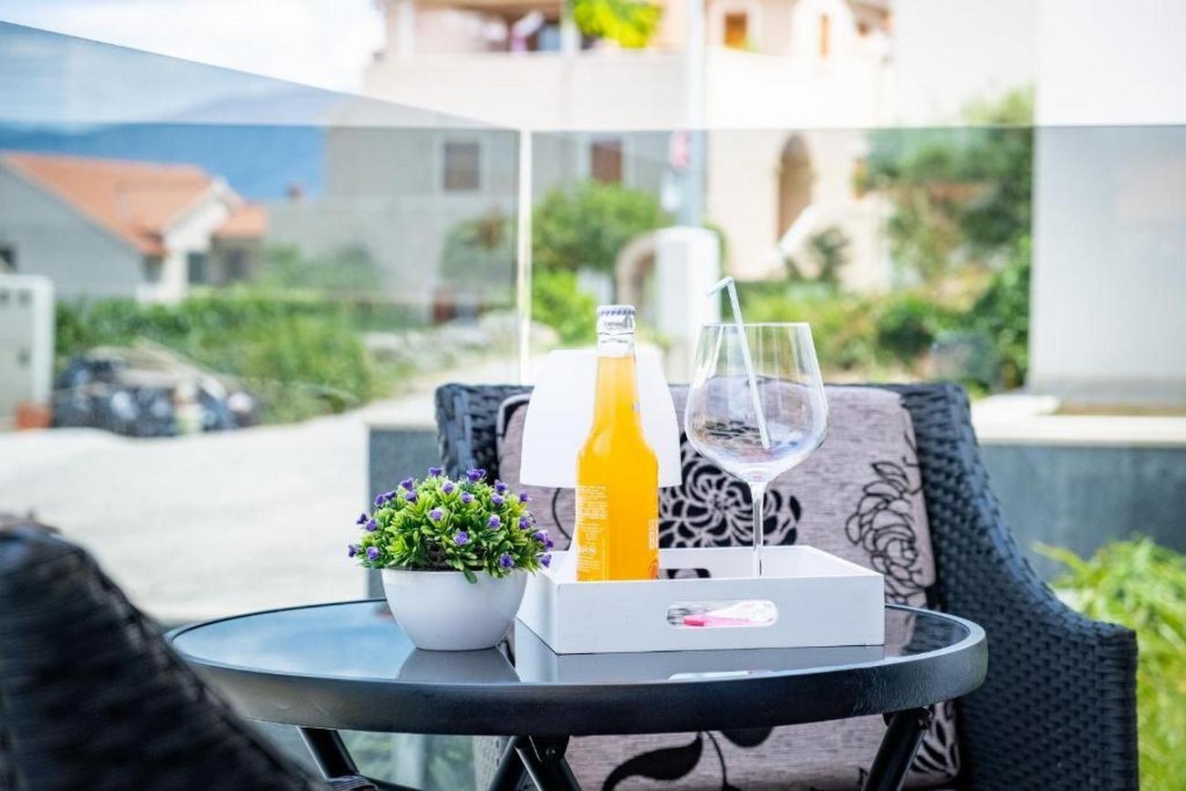 One bedroom apartment with terrace Postira, Brač  A-a