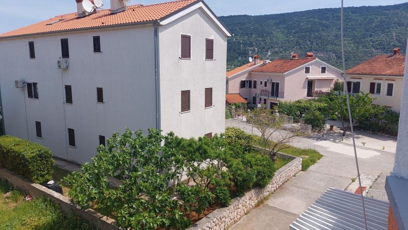 One bedroom apartment with balcony Cres  A-a