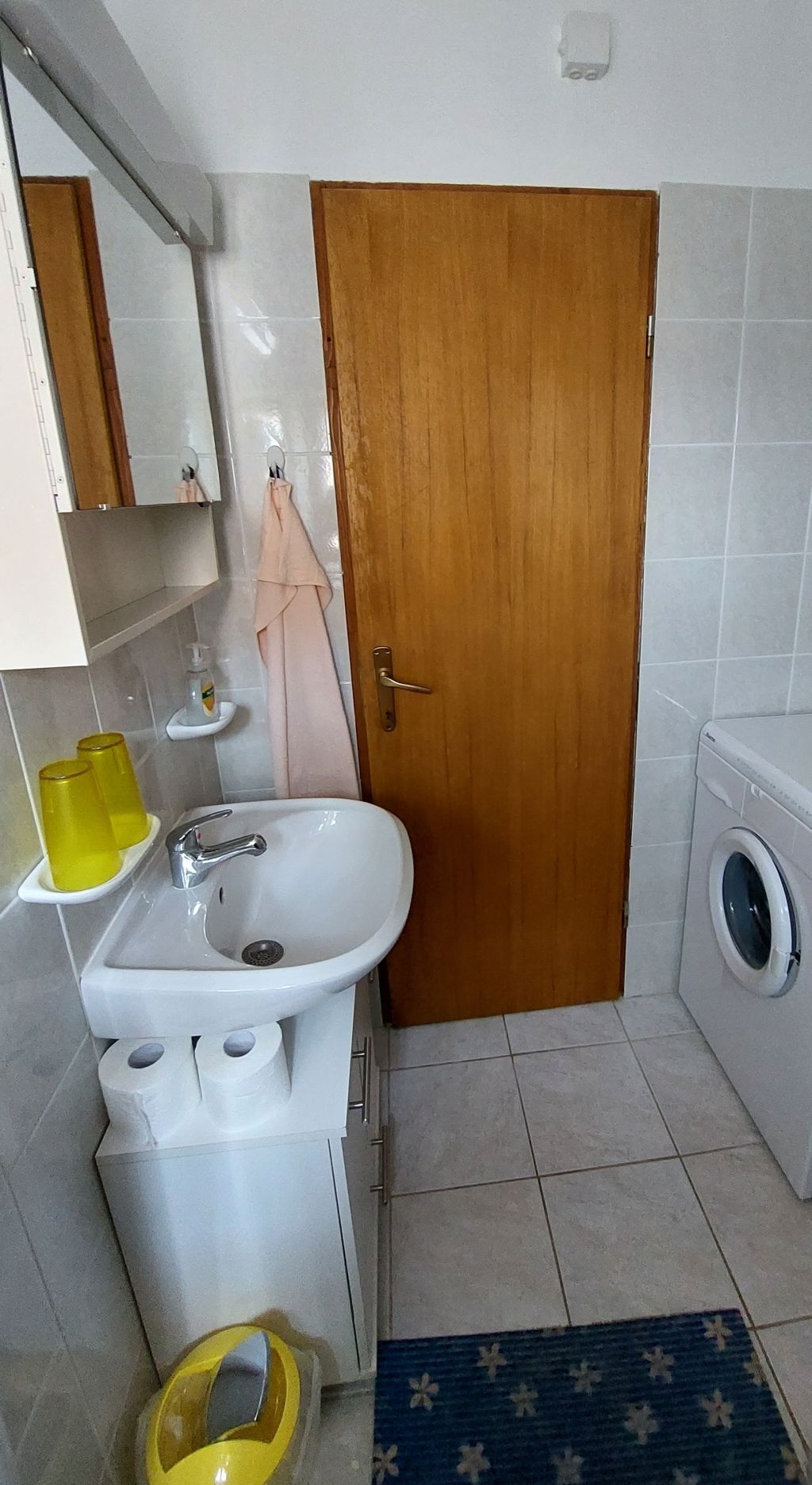 One bedroom apartment with balcony Cres  A-a