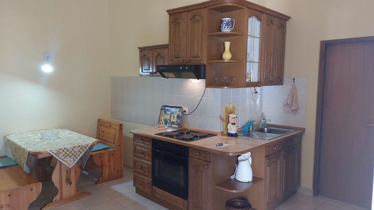 One bedroom apartment with balcony Cres  A-a
