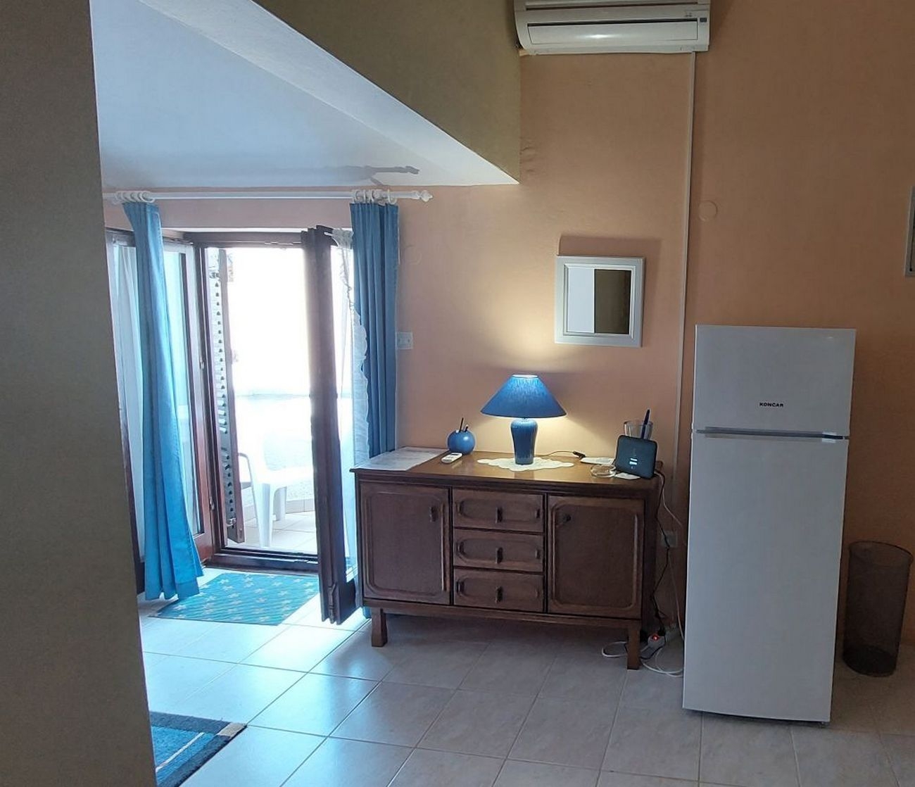 One bedroom apartment with balcony Cres  A-a