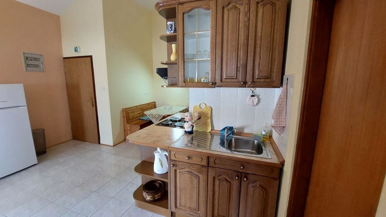 One bedroom apartment with balcony Cres  A-a