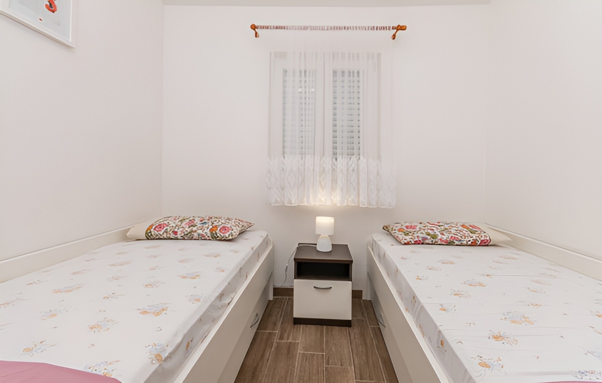 Two bedroom apartment near beach Drage, Biograd  A-a