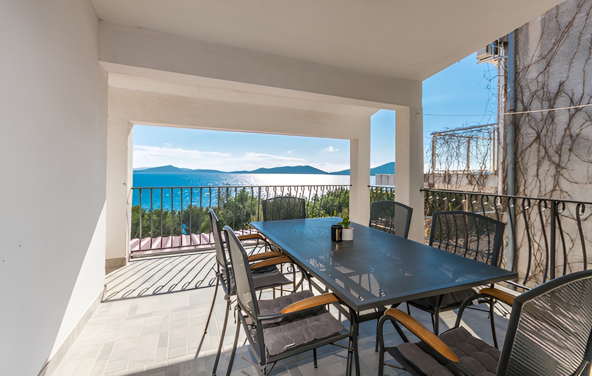 Two bedroom apartment near beach Drage, Biograd  A-a
