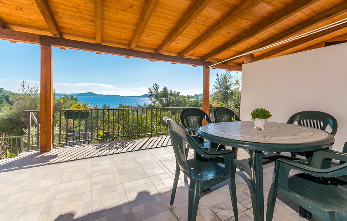 One bedroom apartment near beach Drage, Biograd  A-b