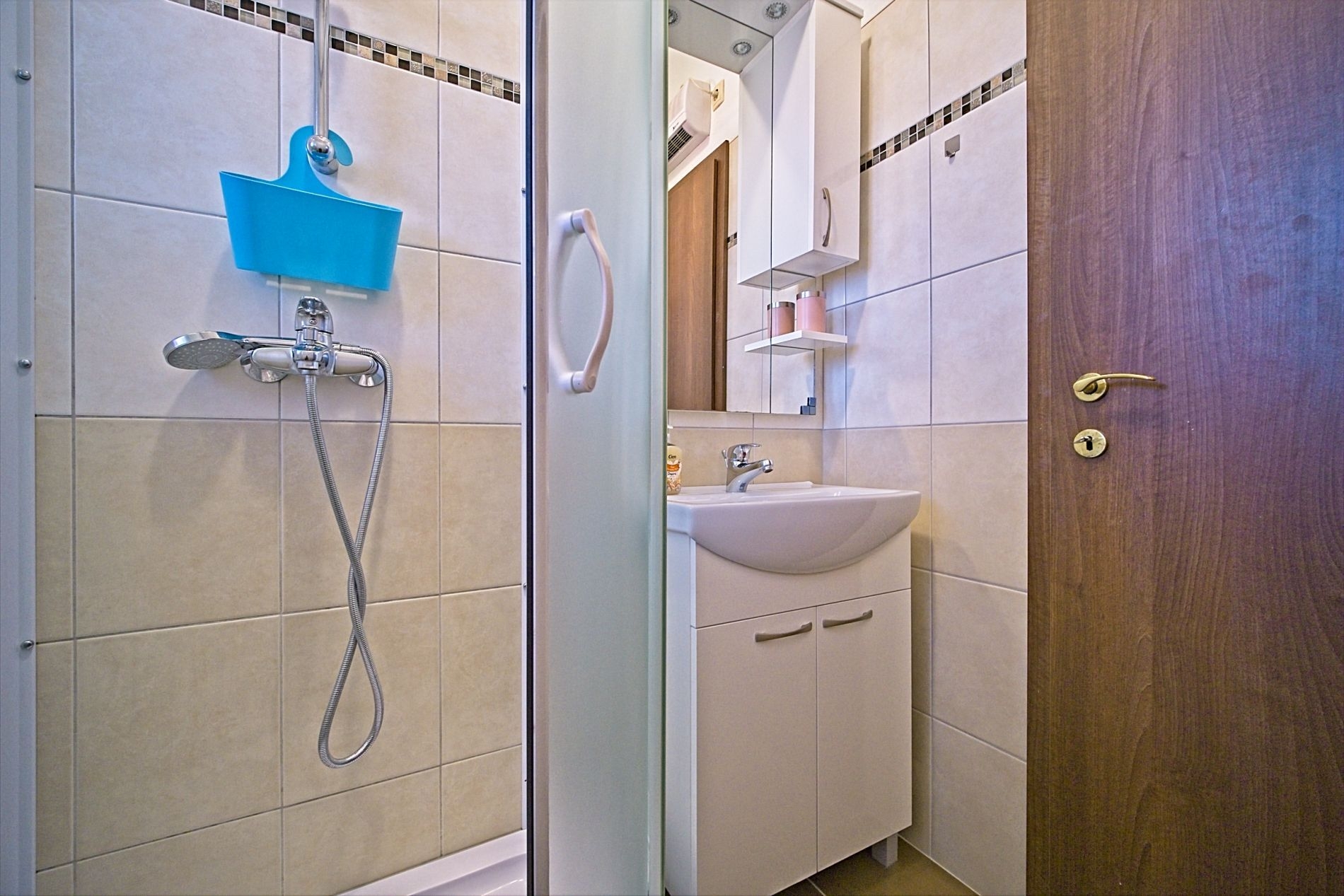 Three bedroom apartment with terrace and sea view Postira, Brač  A-a