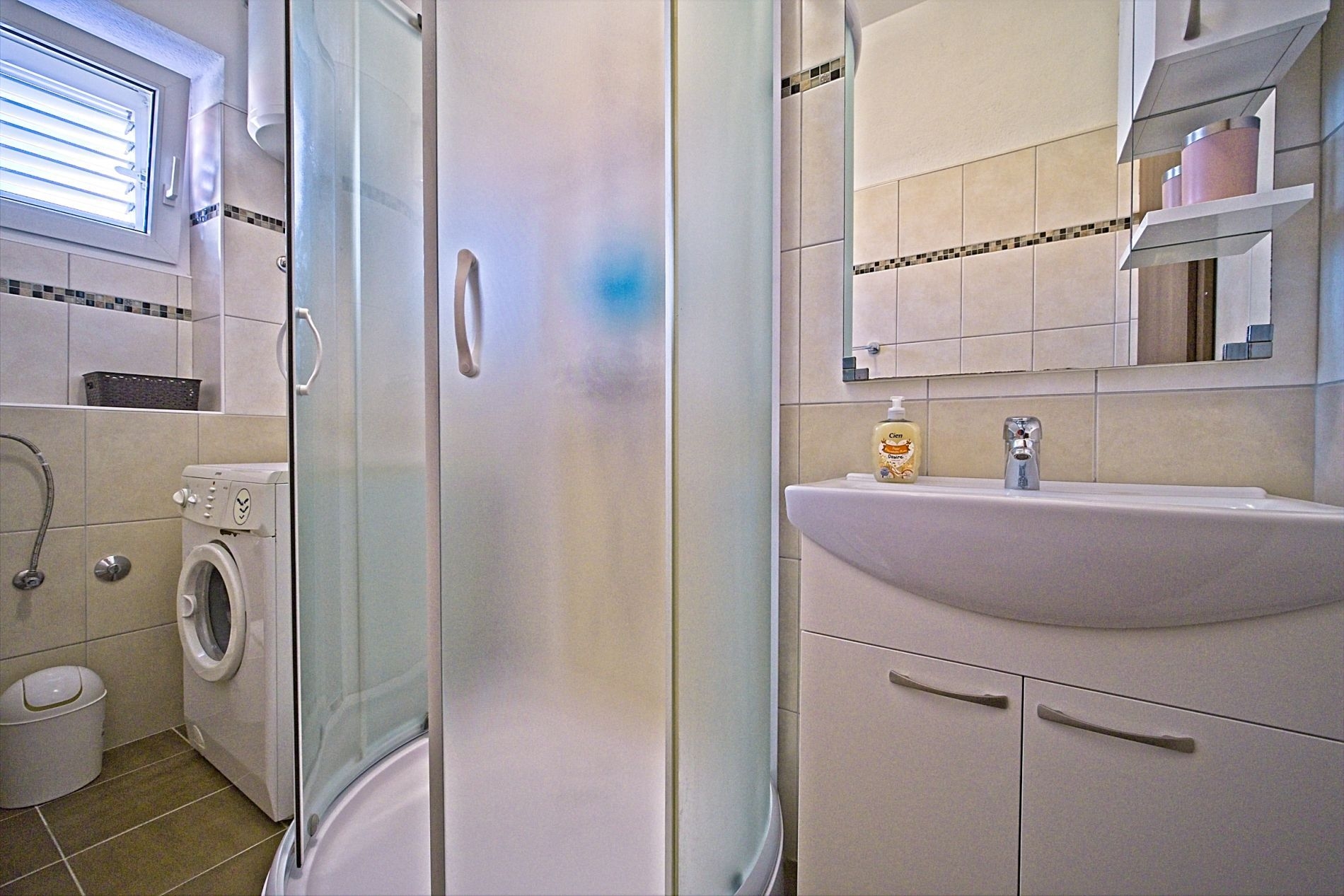 Three bedroom apartment with terrace and sea view Postira, Brač  A-a