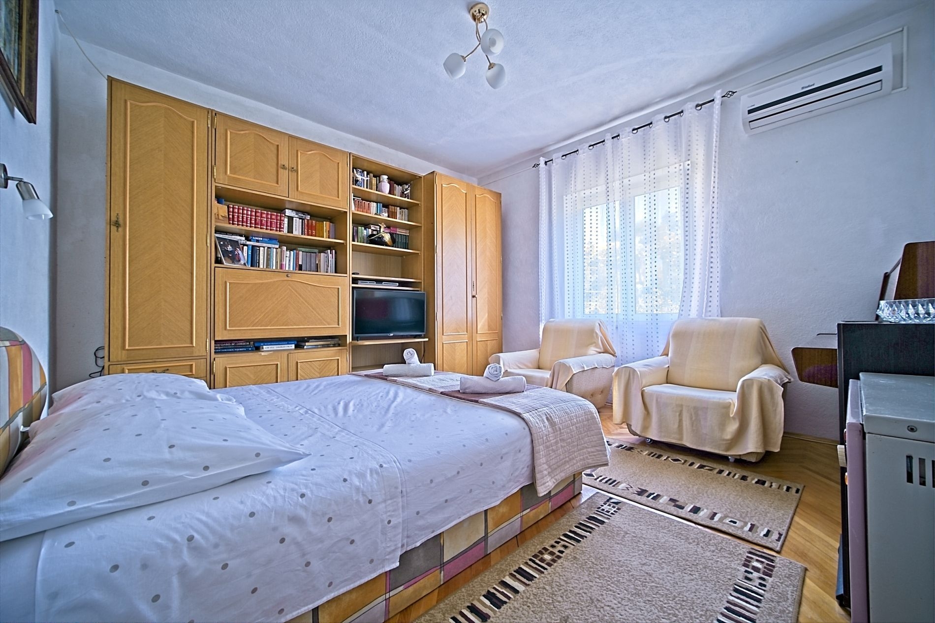 Three bedroom apartment with terrace and sea view Postira, Brač  A-a
