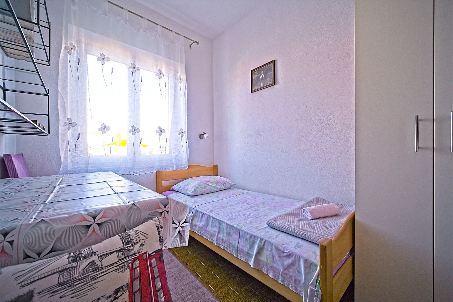 Three bedroom apartment with terrace and sea view Postira, Brač  A-a