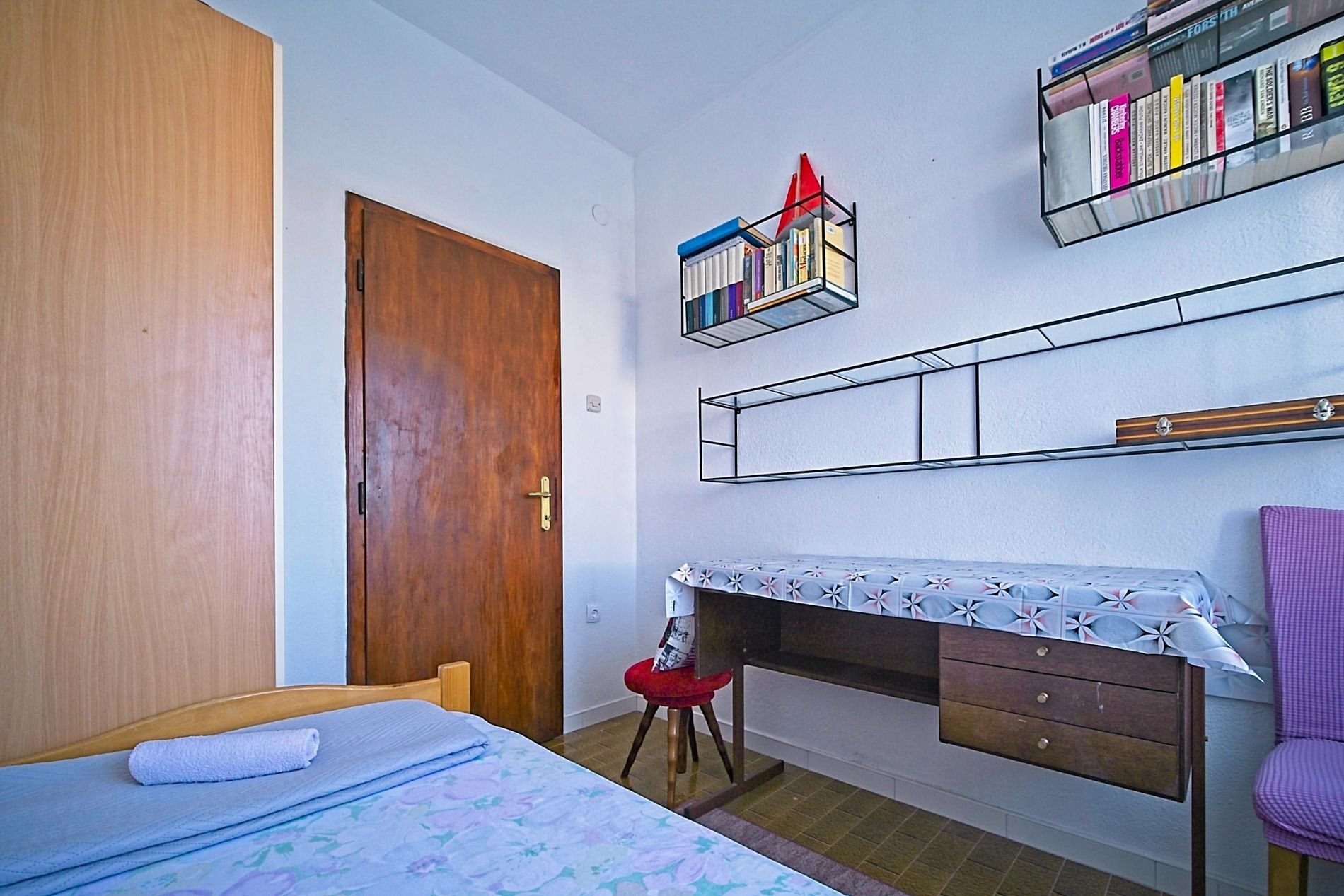 Three bedroom apartment with terrace and sea view Postira, Brač  A-a