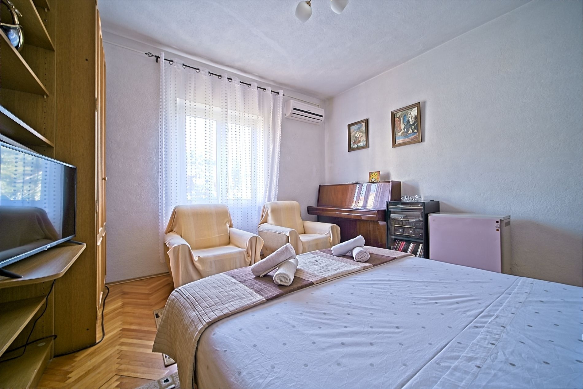 Three bedroom apartment with terrace and sea view Postira, Brač  A-a