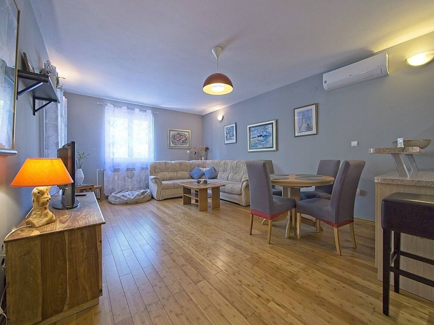 Two bedroom apartment with balcony Postira, Brač  A-a