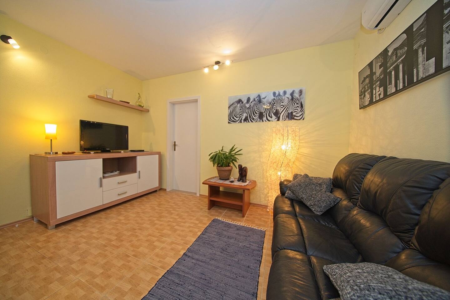 Two bedroom apartment with terrace Postira, Brač  A-b