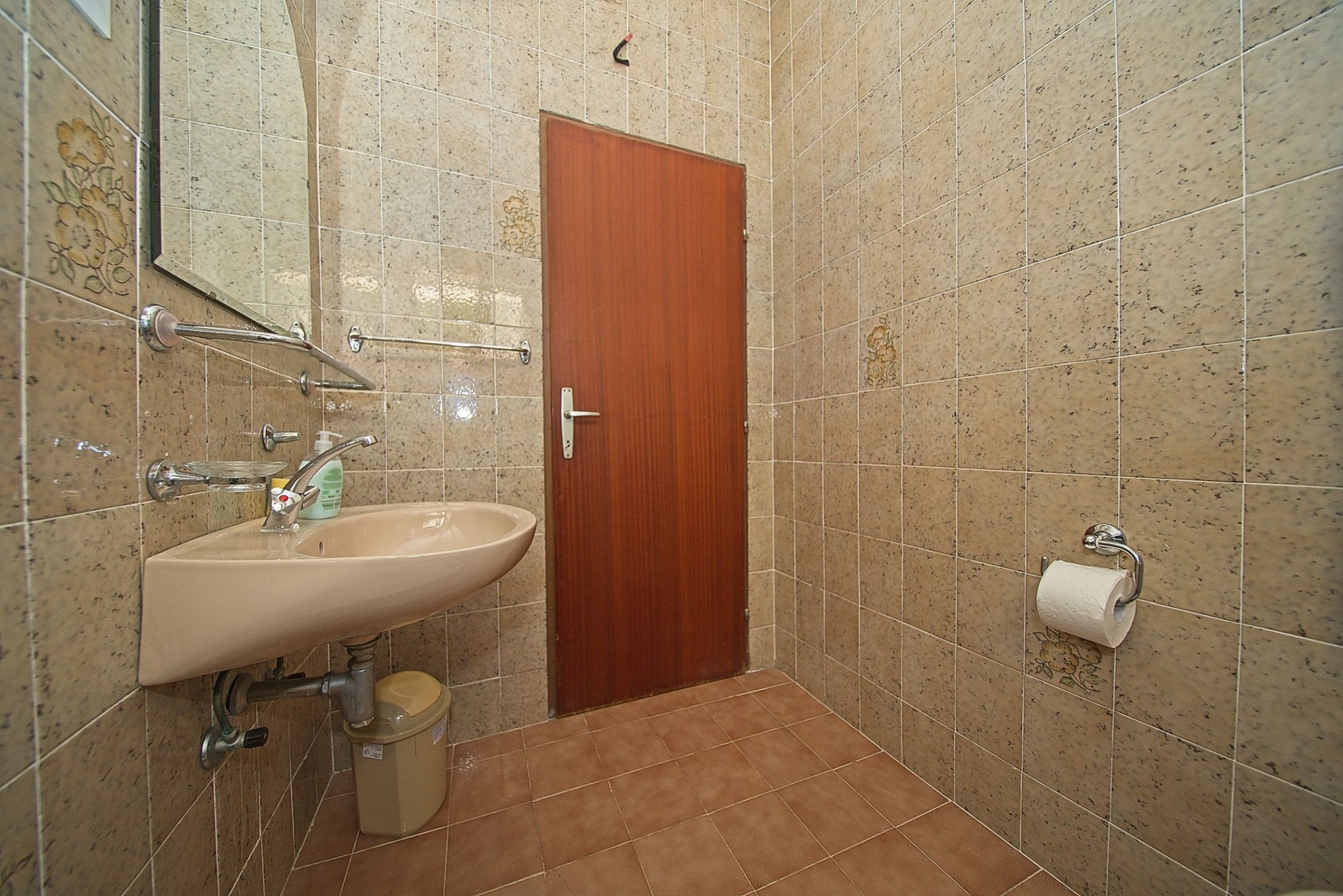 Three bedroom apartment near beach Postira, Brač  A-a