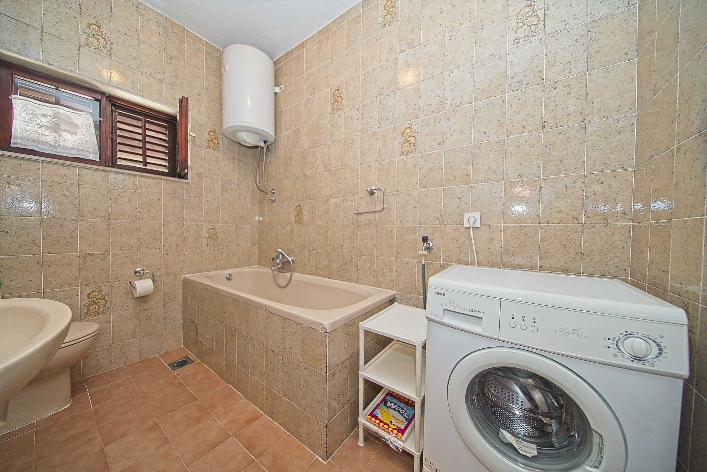 Three bedroom apartment near beach Postira, Brač  A-a