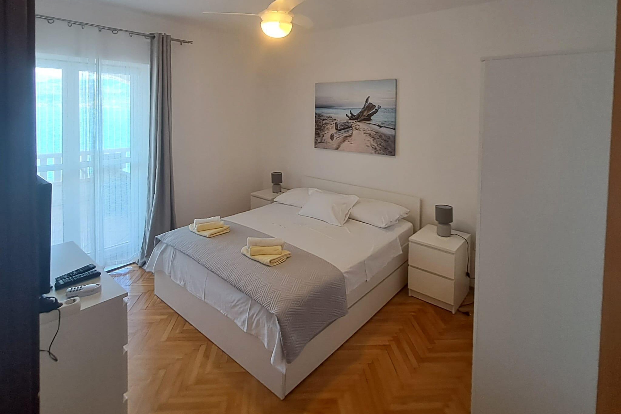 Three bedroom apartment near beach Postira, Brač  A-a