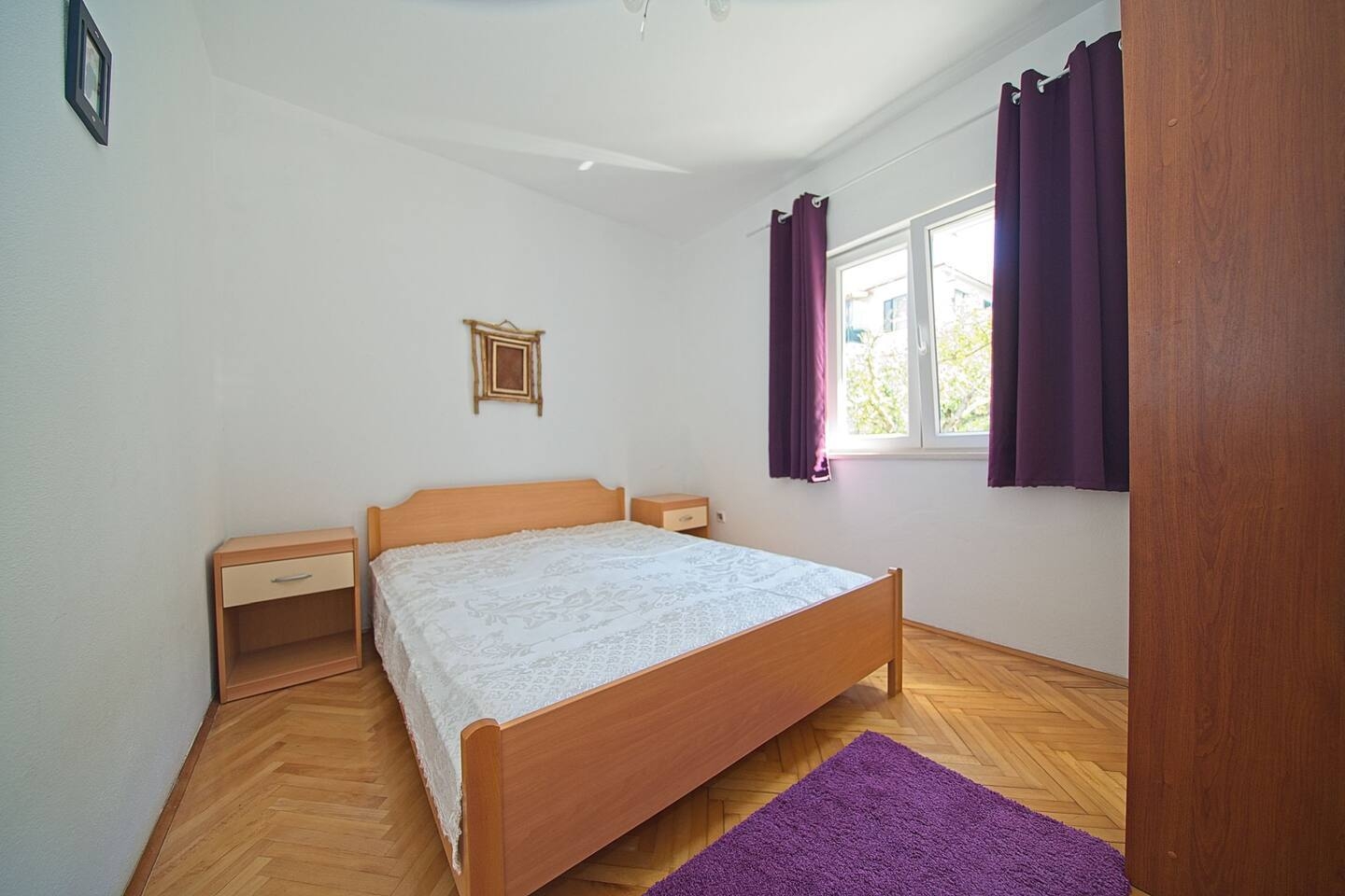 Three bedroom apartment near beach Postira, Brač  A-a