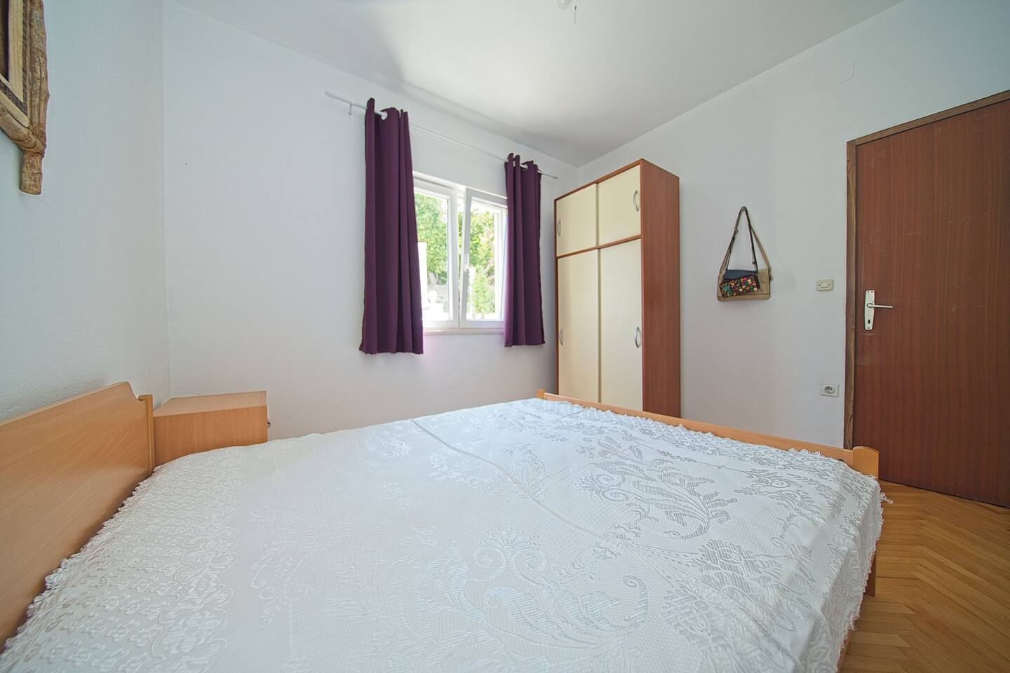 Three bedroom apartment near beach Postira, Brač  A-a