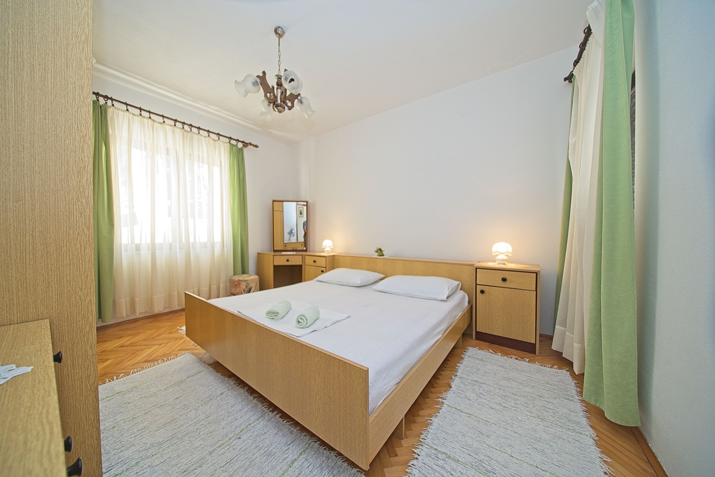 Three bedroom apartment near beach Postira, Brač  A-a