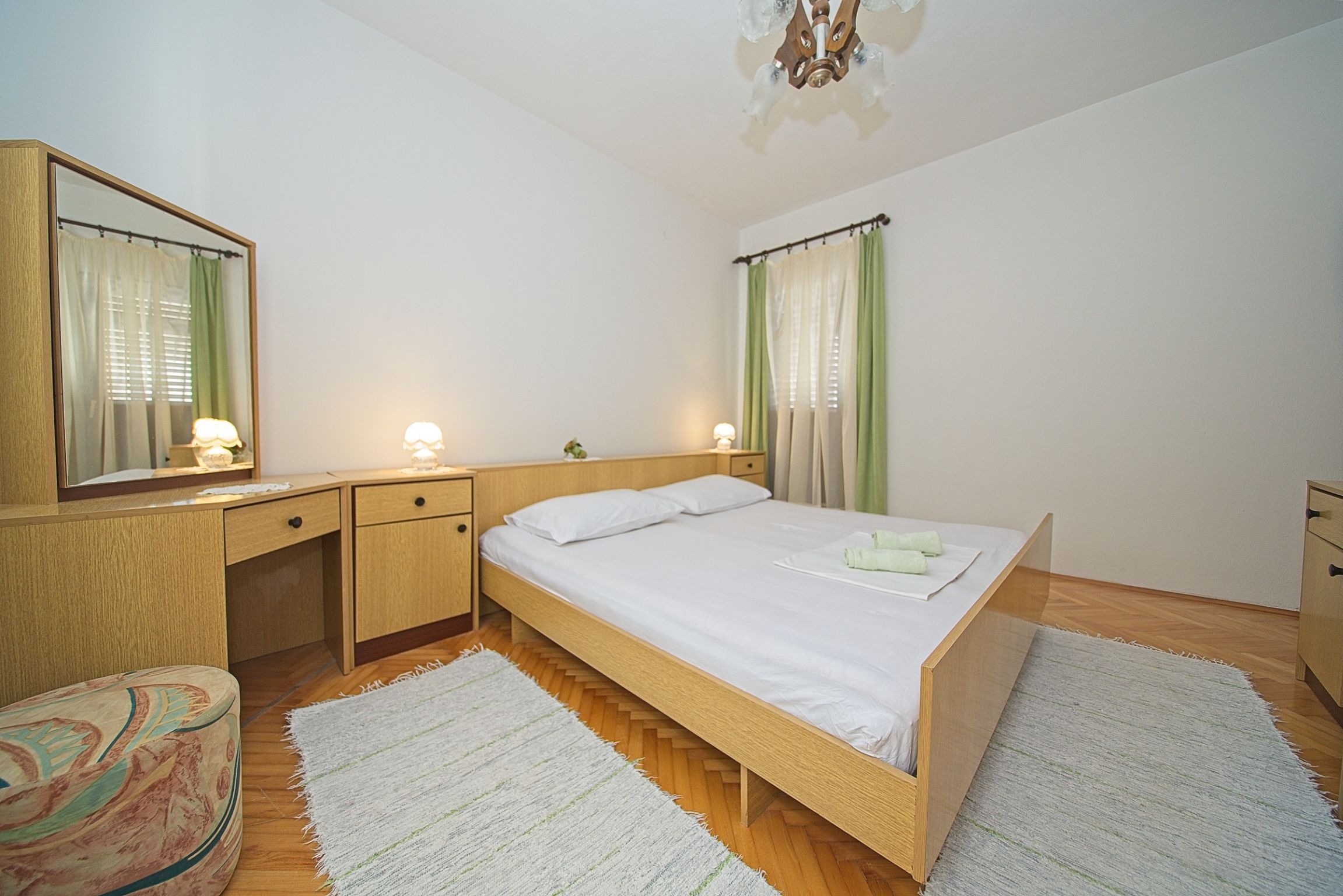 Three bedroom apartment near beach Postira, Brač  A-a