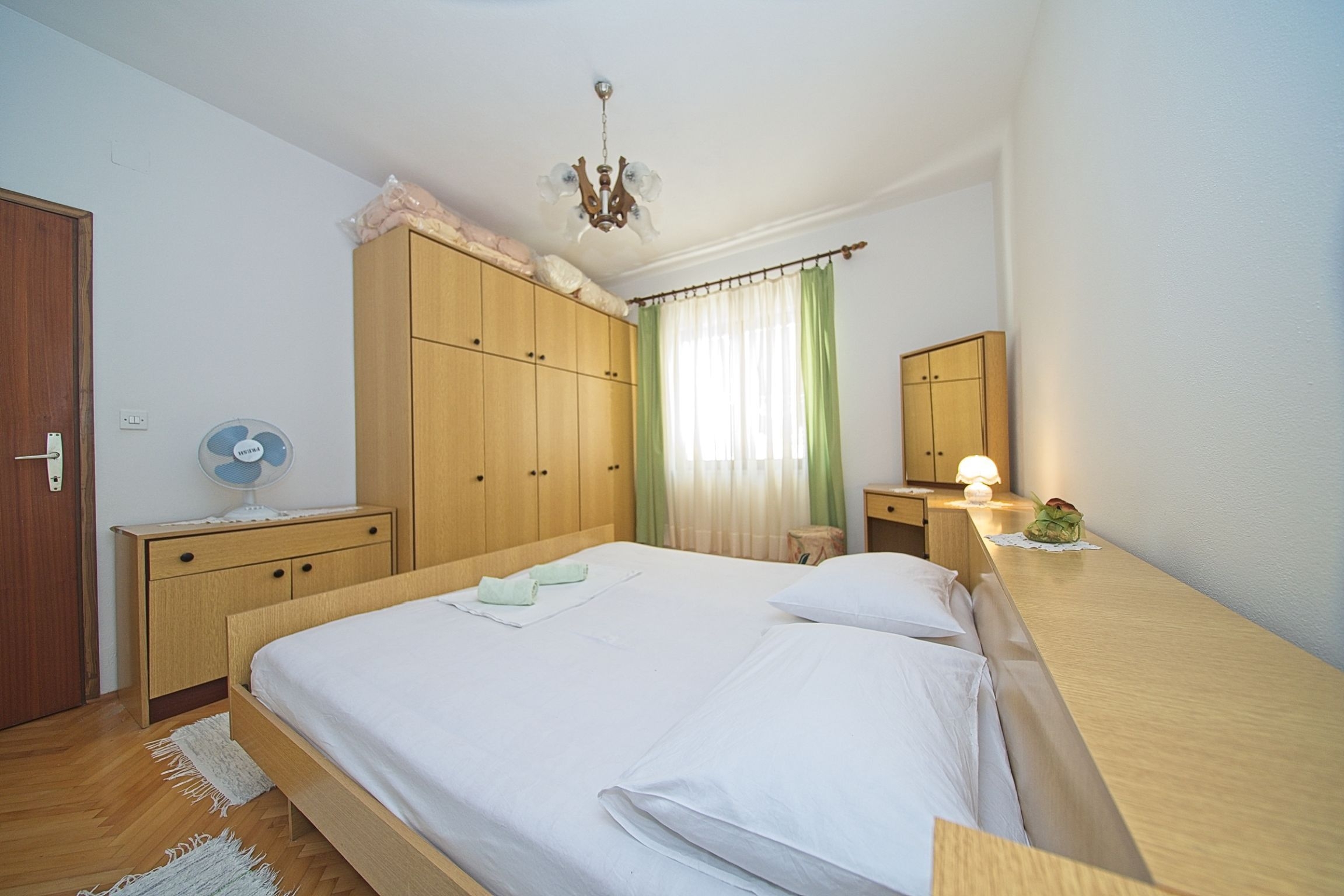 Three bedroom apartment near beach Postira, Brač  A-a