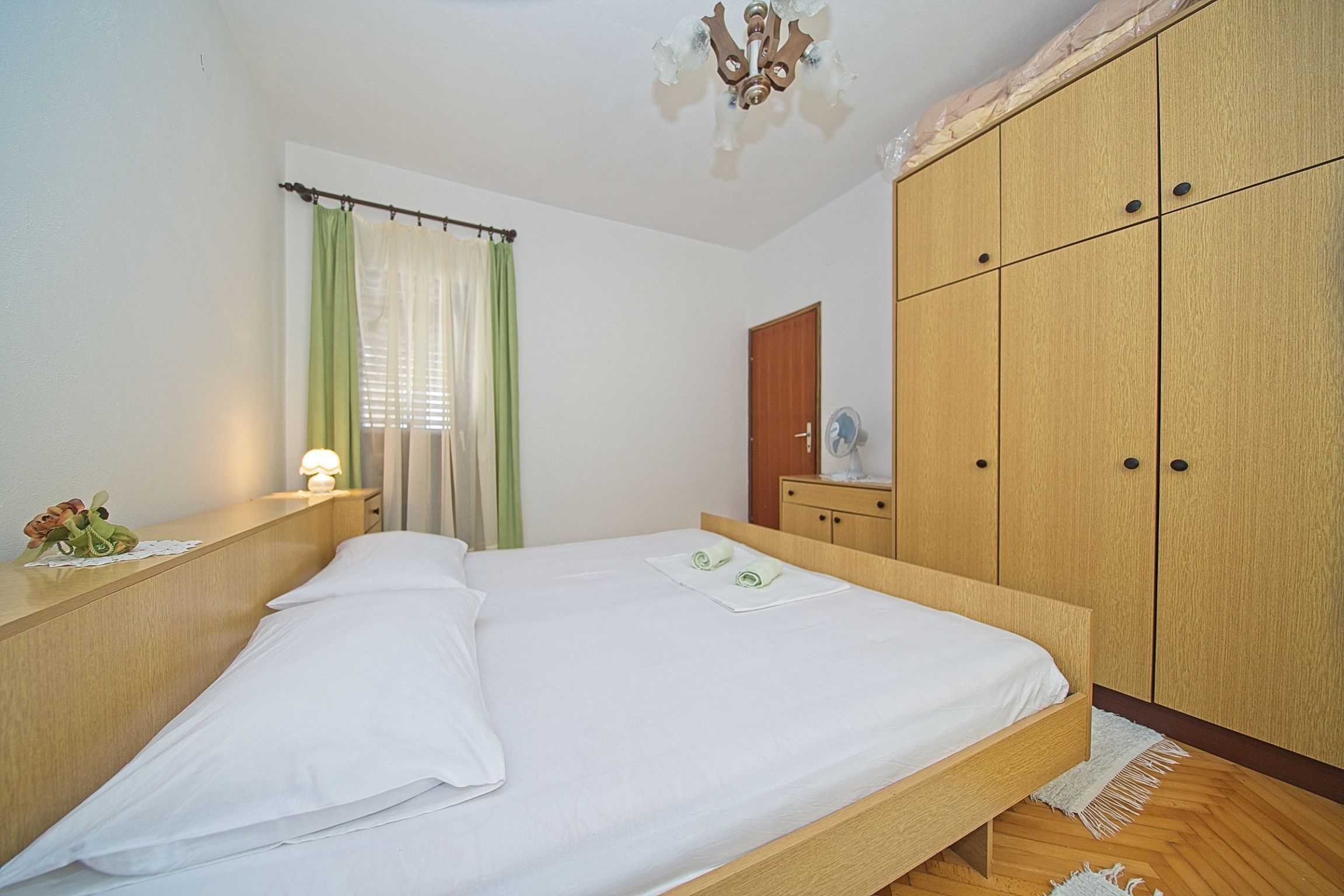Three bedroom apartment near beach Postira, Brač  A-a