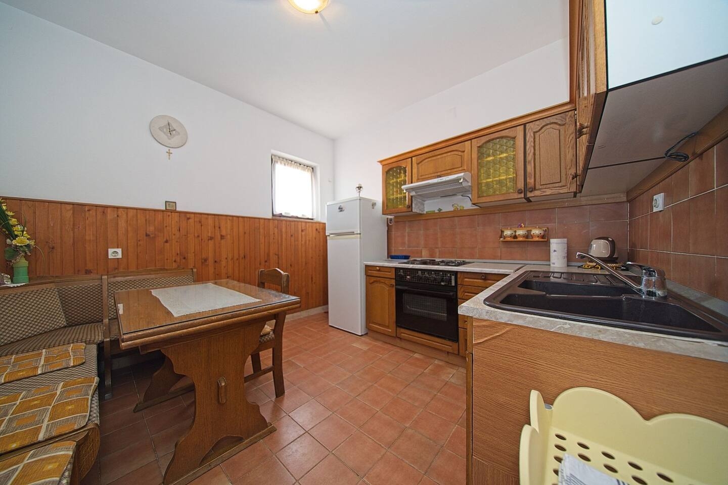 Three bedroom apartment near beach Postira, Brač  A-a