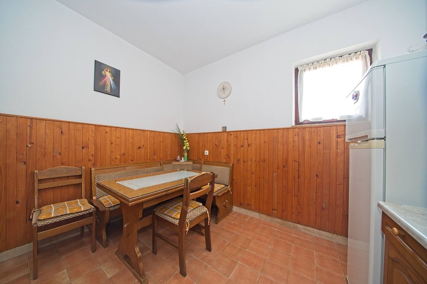 Three bedroom apartment near beach Postira, Brač  A-a