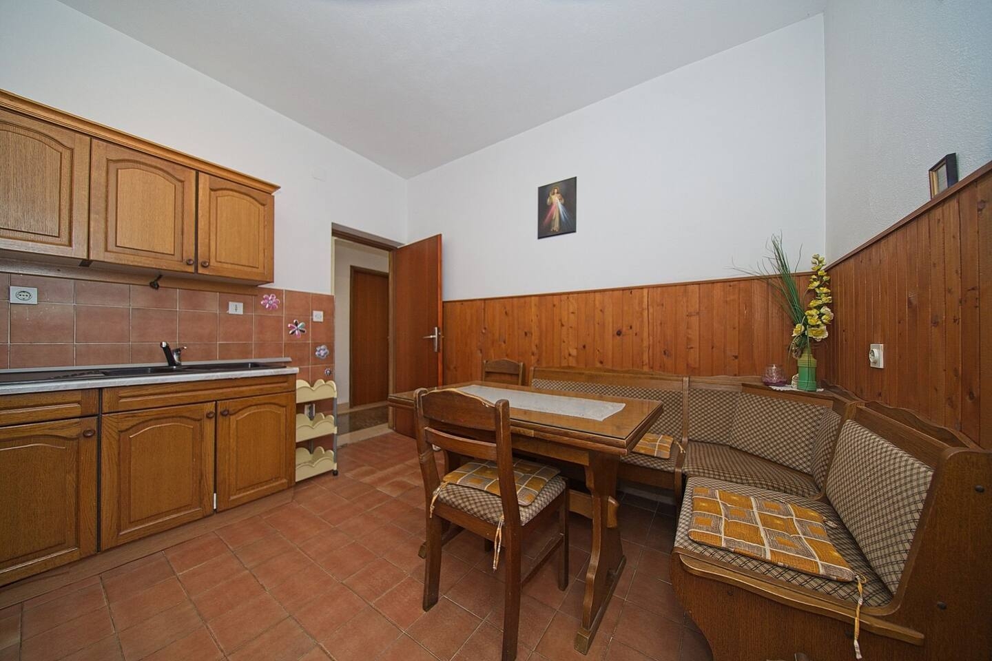 Three bedroom apartment near beach Postira, Brač  A-a