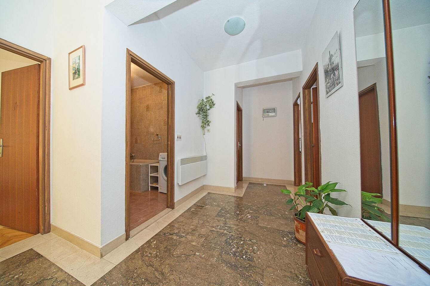 Three bedroom apartment near beach Postira, Brač  A-a